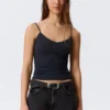 Camiseta sin mangas ajustada de algodón con cuello en V – Rayas azul oscuro