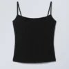 Camiseta sin mangas ajustada de algodón – Negro Camiseta sin mangas ajustada de algodón – Negro