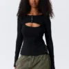 Camiseta sin mangas con bolero de dos piezas en capas – Negro Camiseta sin mangas con bolero de dos piezas en capas – Negro