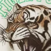 Camiseta universitaria de manga corta con estampados – Blanca y verde – Tiger Fury Camiseta universitaria de manga corta con estampados – Blanca y verde – Tiger Fury
