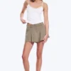 Camisola con tirantes y encaje – Blanco roto Camisola con tirantes y encaje – Blanco roto