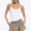 Camisola con tirantes y encaje – Blanco roto Camisola con tirantes y encaje – Blanco roto