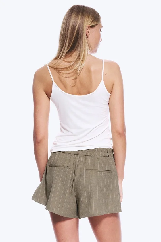 Camisola con tirantes y encaje – Blanco roto Camisola con tirantes y encaje – Blanco roto