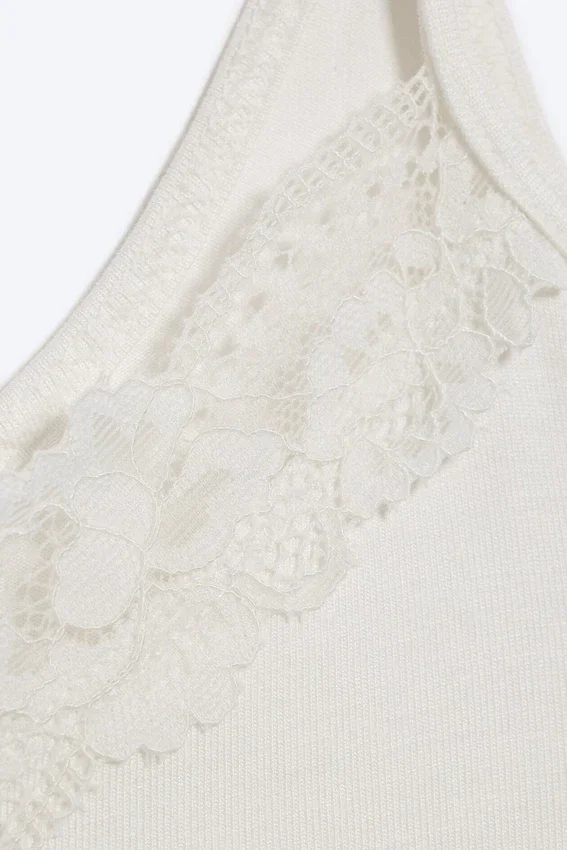 Camisola con tirantes y encaje – Blanco roto Camisola con tirantes y encaje – Blanco roto