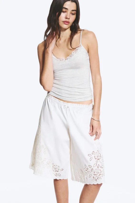 Camisola con tirantes y encaje – Gris claro difuminado Camisola con tirantes y encaje – Gris claro difuminado