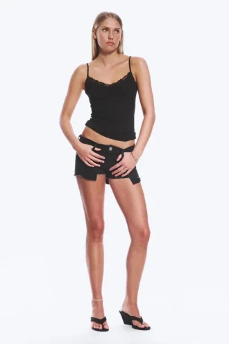 Camisola con tirantes y encaje – Negro Camisola con tirantes y encaje – Negro