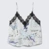 Camisola de satén con ribete de encaje – Blanco Periódico – Llama azul Camisola de satén con ribete de encaje – Blanco Periódico – Llama azul