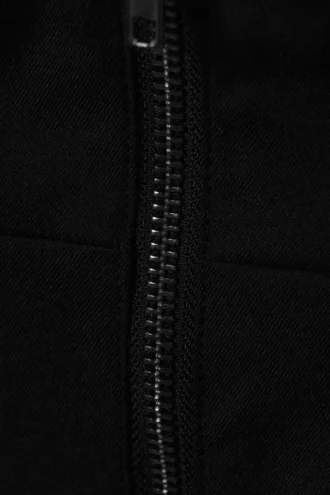 Chaleco estructurado con cuello halter y cremallera – Negro