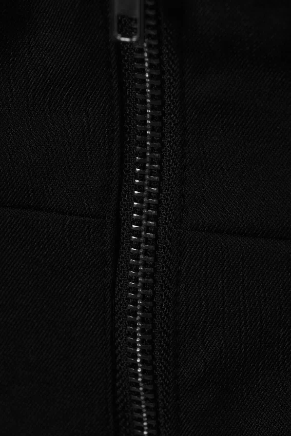 Chaleco estructurado con cuello halter y cremallera – Negro Chaleco estructurado con cuello halter y cremallera – Negro