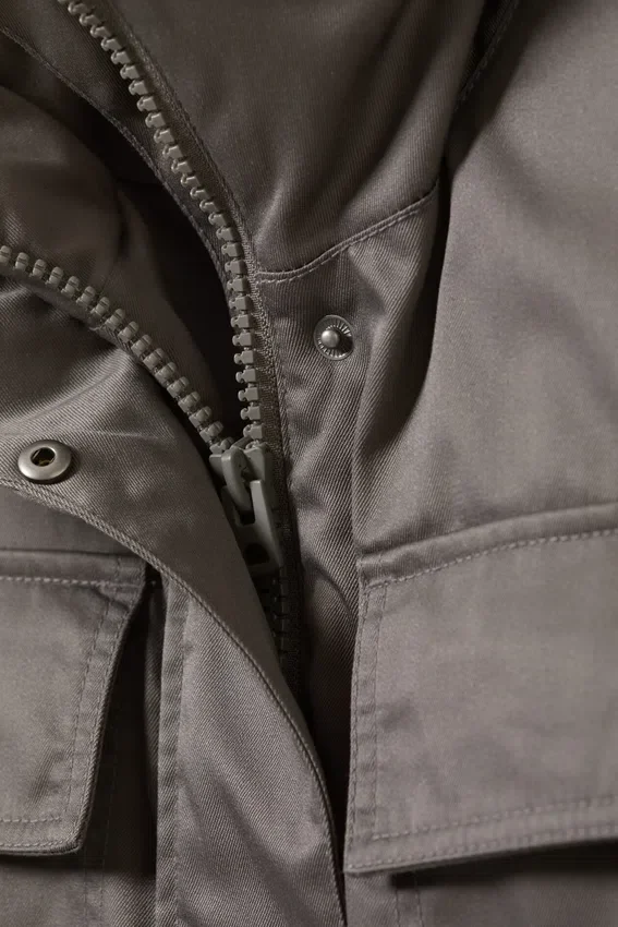 Chaleco utilitario acolchado oversize – Gris oscuro Chaleco utilitario acolchado oversize – Gris oscuro