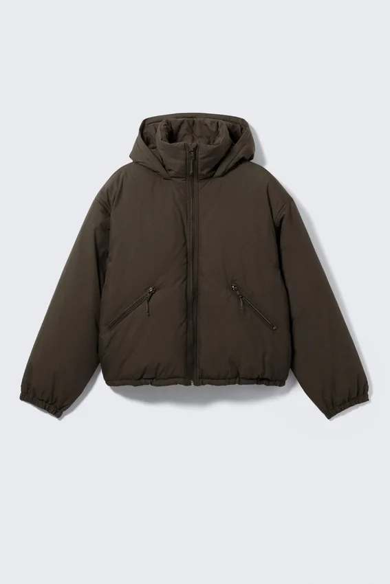 Chaqueta acolchada con capucha – Marrón oscuro Chaqueta acolchada con capucha – Marrón oscuro
