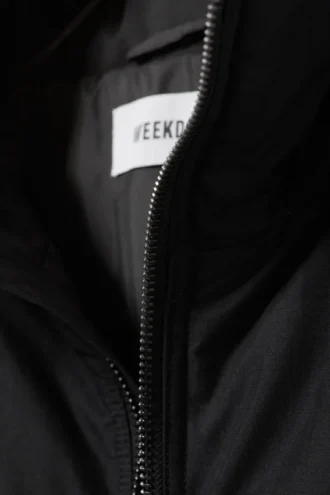 Chaqueta acolchada con capucha – Negro