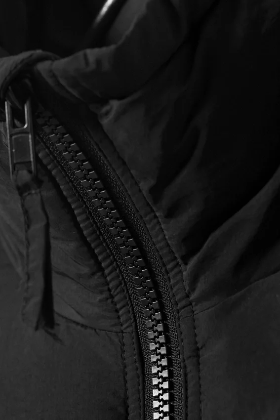 Chaqueta acolchada de nailon con cordón – Negro Chaqueta acolchada de nailon con cordón – Negro