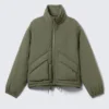 Chaqueta acolchada de nailon con cordón – Verde salvia Chaqueta acolchada de nailon con cordón – Verde salvia
