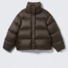 Chaqueta acolchada de plumón reciclado – Marrón oscuro Chaqueta acolchada de plumón reciclado – Marrón oscuro