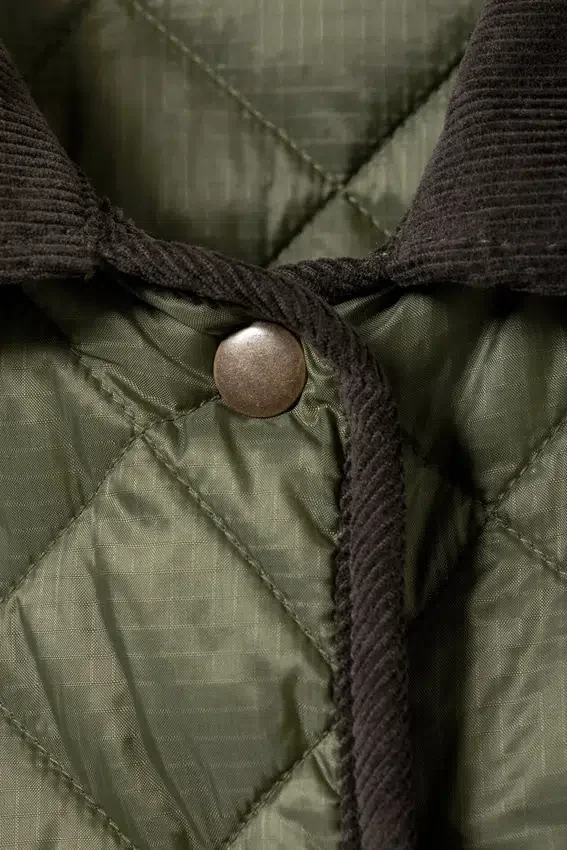 Chaqueta acolchada oversize con forro – Verde caqui oscuro Chaqueta acolchada oversize con forro – Verde caqui oscuro