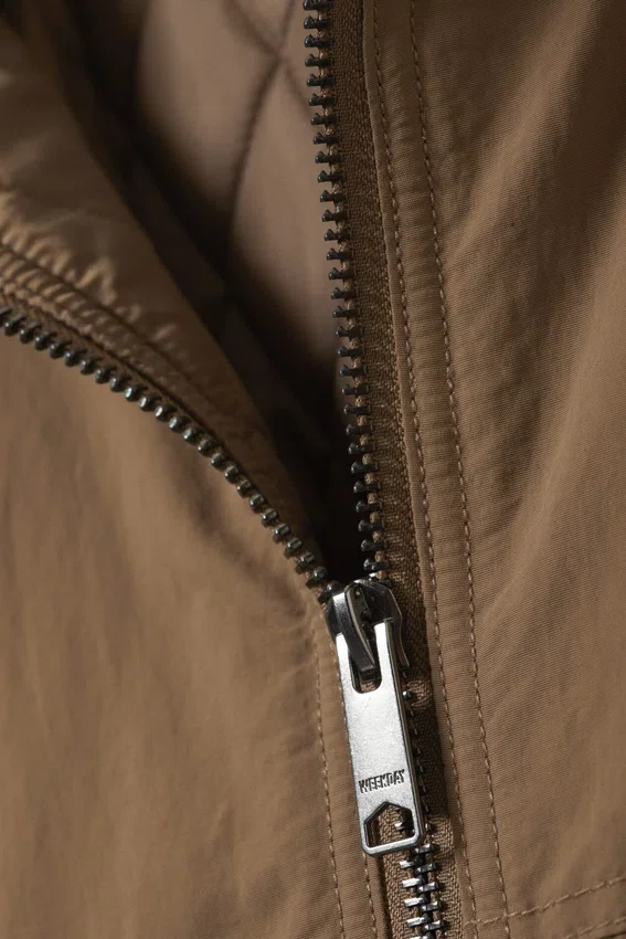 Chaqueta bomber de nailon de corte holgado – Marrón polvoriento Chaqueta bomber de nailon de corte holgado – Marrón polvoriento