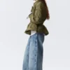 Chaqueta bomber entallada con volantes fruncidos – Verde caqui Chaqueta bomber entallada con volantes fruncidos – Verde caqui