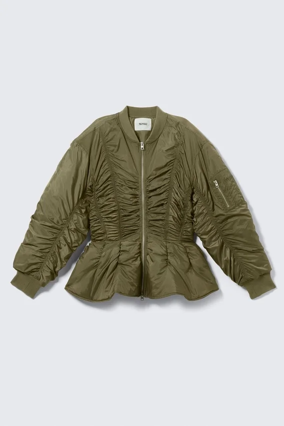 Chaqueta bomber entallada con volantes fruncidos – Verde caqui Chaqueta bomber entallada con volantes fruncidos – Verde caqui