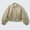 Chaqueta bomber holgada de nailon de Yulia B – Verde caqui claro Chaqueta bomber holgada de nailon de Yulia B – Verde caqui claro