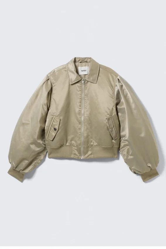 Chaqueta bomber holgada de nailon de Yulia B – Verde caqui claro Chaqueta bomber holgada de nailon de Yulia B – Verde caqui claro