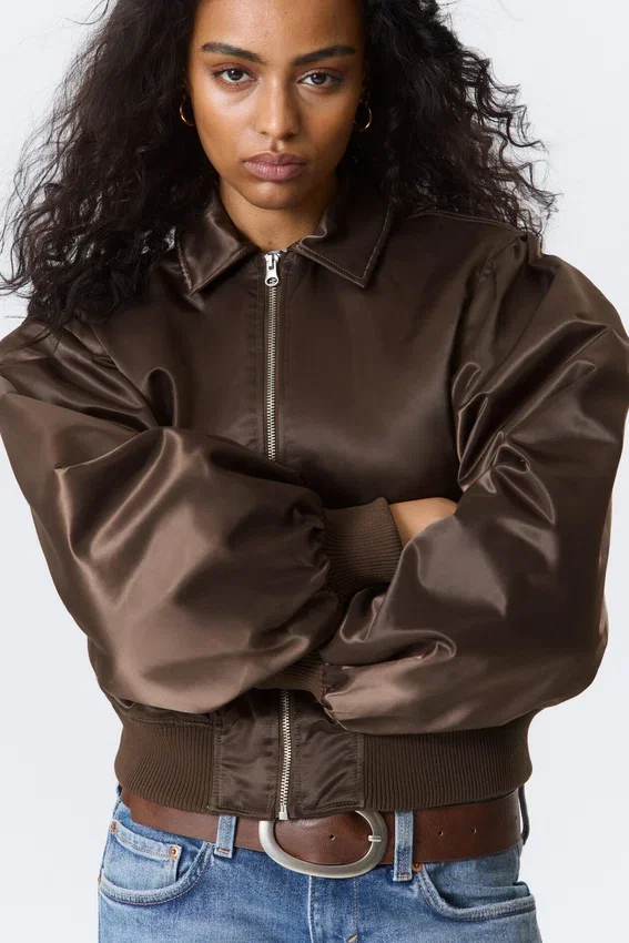 Chaqueta bomber holgada de nailon Yulia B – Marrón oscuro Chaqueta bomber holgada de nailon Yulia B – Marrón oscuro