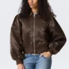 Chaqueta bomber holgada de nailon Yulia B – Marrón oscuro Chaqueta bomber holgada de nailon Yulia B – Marrón oscuro