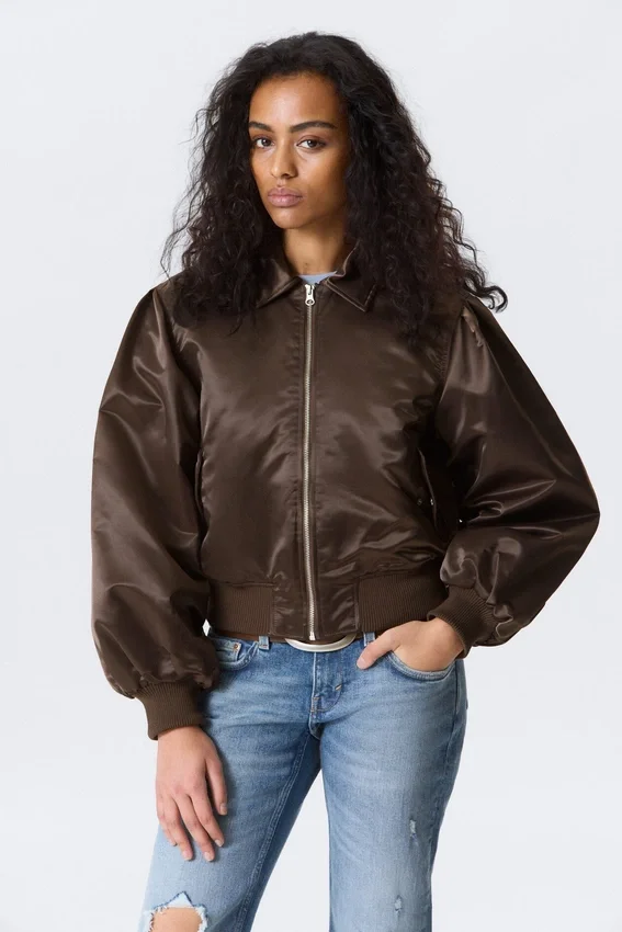 Chaqueta bomber holgada de nailon Yulia B – Marrón oscuro Chaqueta bomber holgada de nailon Yulia B – Marrón oscuro