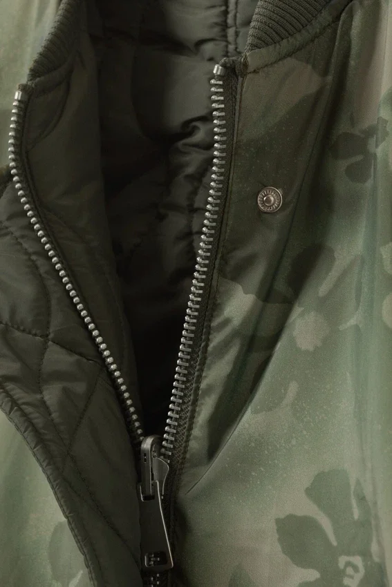 Chaqueta bomber holgada reversible – Caqui oscuro – Estampado floral Chaqueta bomber holgada reversible – Caqui oscuro – Estampado floral