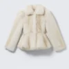 Chaqueta con peplum de piel sintética – Blanco roto