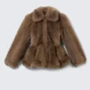 Chaqueta con peplum de piel sintética – Marrón