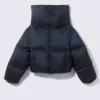 Chaqueta corta con cuello alto – Azul marino oscuro Chaqueta corta con cuello alto – Azul marino oscuro