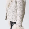 Chaqueta corta con ribete de piel sintética – Blanco polvoriento – Lunares negros
