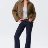 Chaqueta corta de corte recto con cremallera – Marrón suave Chaqueta corta de corte recto con cremallera – Marrón suave