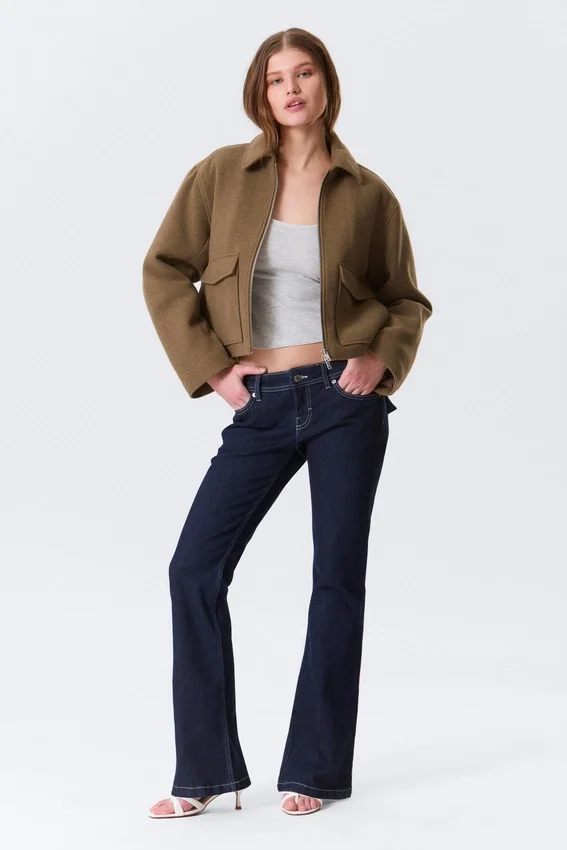 Chaqueta corta de corte recto con cremallera – Marrón suave Chaqueta corta de corte recto con cremallera – Marrón suave