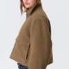 Chaqueta corta de corte recto con cremallera – Marrón suave Chaqueta corta de corte recto con cremallera – Marrón suave