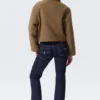 Chaqueta corta de corte recto con cremallera – Marrón suave Chaqueta corta de corte recto con cremallera – Marrón suave