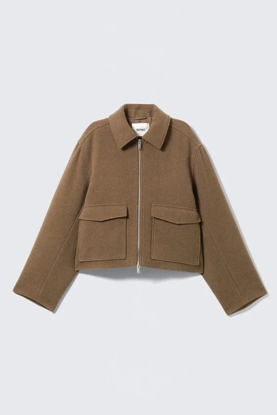 Chaqueta corta de corte recto con cremallera – Marrón suave Chaqueta corta de corte recto con cremallera – Marrón suave