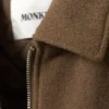 Chaqueta corta de corte recto con cremallera – Marrón suave Chaqueta corta de corte recto con cremallera – Marrón suave
