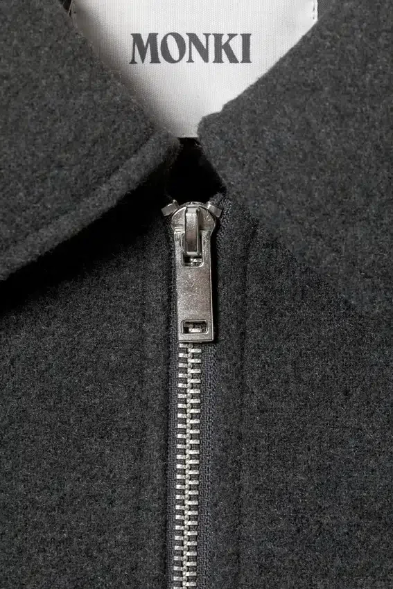 Chaqueta corta y entallada con cremallera – Gris oscuro jaspeado Chaqueta corta y entallada con cremallera – Gris oscuro jaspeado