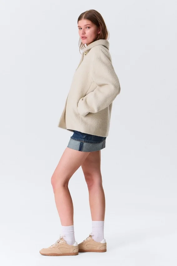 Chaqueta cuadrada abotonada de mezcla de lana – Crema empolvado Chaqueta cuadrada abotonada de mezcla de lana – Crema empolvado