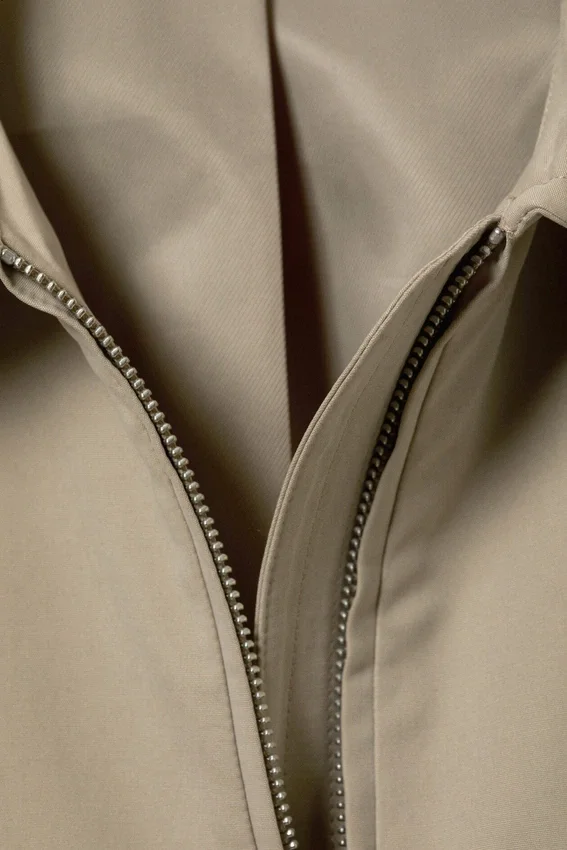 Chaqueta de algodón con cremallera de corte recto – Beige Chaqueta de algodón con cremallera de corte recto – Beige