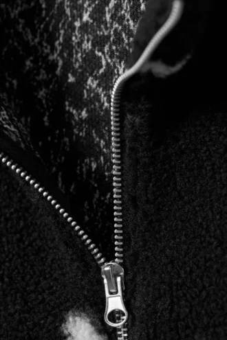 Chaqueta de cuello alto – Negro con lunares