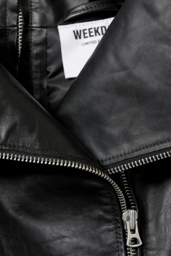 Chaqueta de cuero con cuello alto – Negro Chaqueta de cuero con cuello alto – Negro