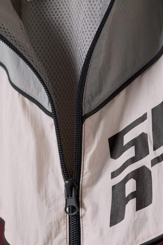 Chaqueta deportiva con estampados de colores – Gris/Rosa/Rojo Chaqueta deportiva con estampados de colores – Gris/Rosa/Rojo