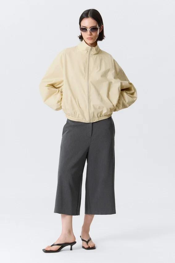 Chaqueta deportiva oversize de Hanne H – Beige claro apagado Chaqueta deportiva oversize de Hanne H – Beige claro apagado