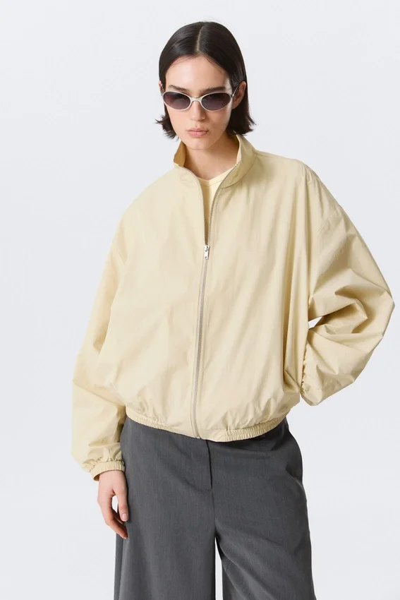 Chaqueta deportiva oversize de Hanne H – Beige claro apagado Chaqueta deportiva oversize de Hanne H – Beige claro apagado