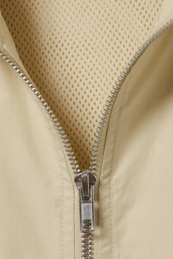 Chaqueta deportiva oversize de Hanne H – Beige claro apagado Chaqueta deportiva oversize de Hanne H – Beige claro apagado