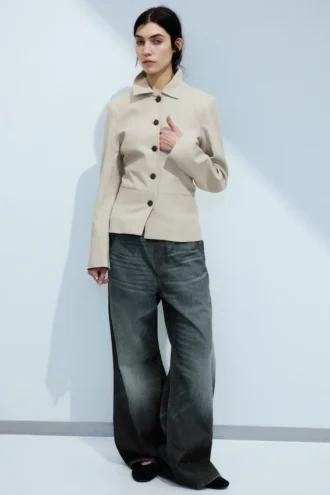 Chaqueta entallada con botones – Gris topo