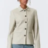 Chaqueta entallada con botones – Gris topo